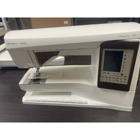 Certified Pre-Owned Viking Designer Topaz 50 w Embroidery Sewing and Embroidery Machine